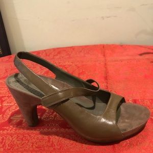TSUBO open toed heels